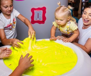 Dig in to slime-making! Sloomoo Institute LA photo by Chelsie Hill, courtesy of BFA