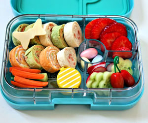 A perfectly packed lunchbox helps kick the school blues. Photo courtesy of www.YumboxLunch.com
